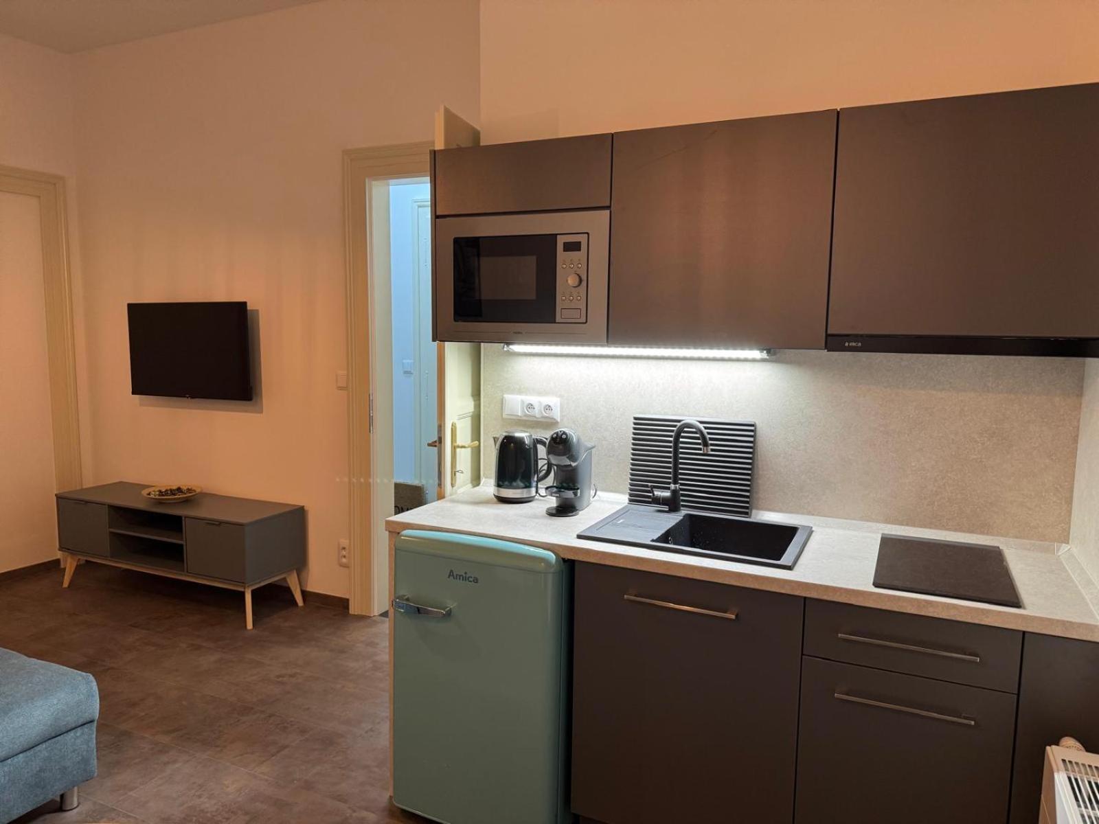 Pearl Bee Deluxe Suites Pilsen Exterior photo