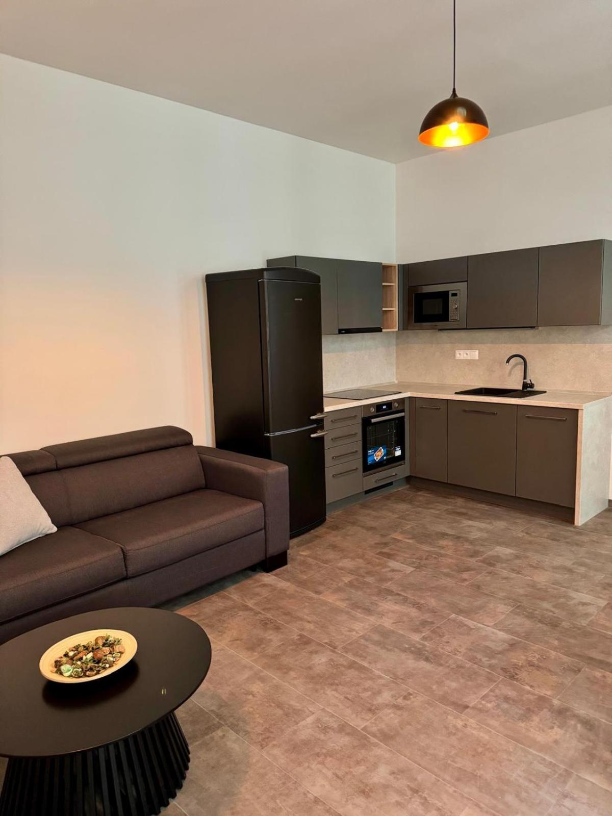 Pearl Bee Deluxe Suites Pilsen Exterior photo