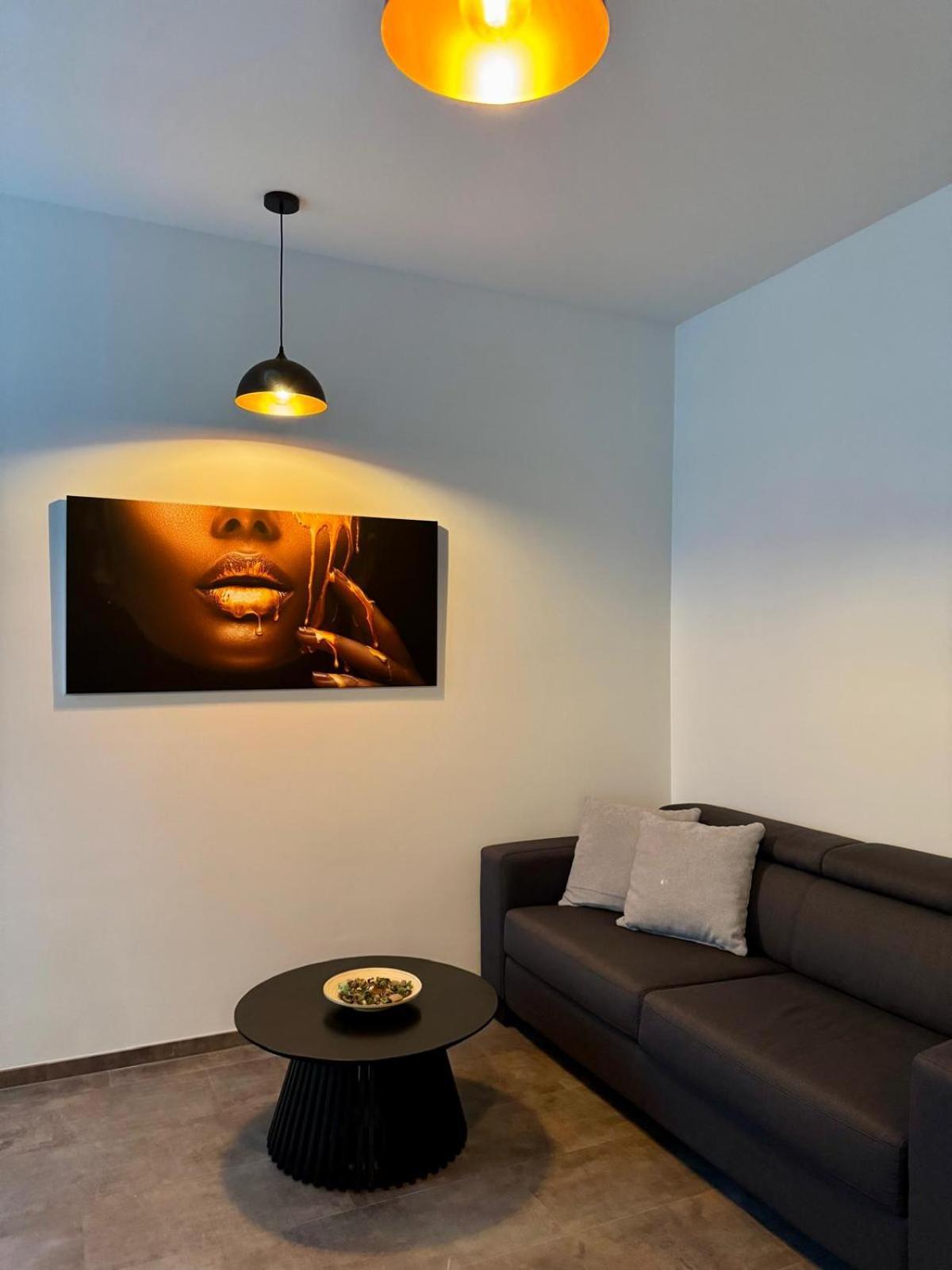 Pearl Bee Deluxe Suites Pilsen Exterior photo